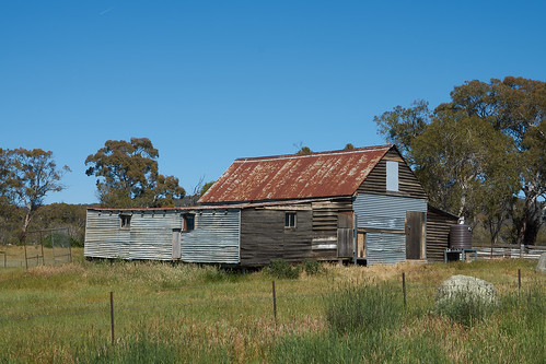 Old woolshed along the Snowy Mountains Hwy., NW of Adiminaby, NSW