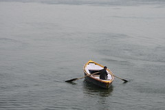 Anglų lietuvių žodynas. Žodis rowing-boat reiškia n irklinė valtis lietuviškai.