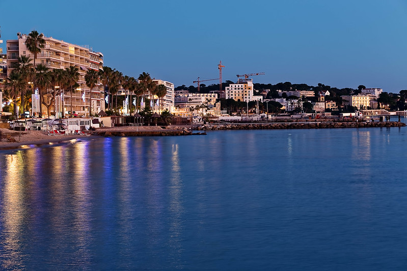City of Juan les Pins, french riviera<br/>© <a href="https://flickr.com/people/66644631@N05" target="_blank" rel="nofollow">66644631@N05</a> (<a href="https://flickr.com/photo.gne?id=47431059342" target="_blank" rel="nofollow">Flickr</a>)