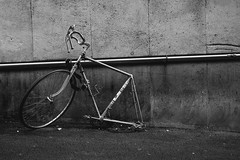 The broken bicycle<br/>© <a href="https://flickr.com/people/92981517@N03" target="_blank" rel="nofollow">92981517@N03</a> (<a href="https://flickr.com/photo.gne?id=46935614561" target="_blank" rel="nofollow">Flickr</a>)
