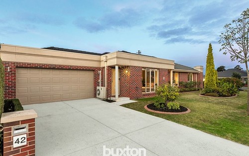 42 St Andrews Place, Lake Gardens VIC 3355
