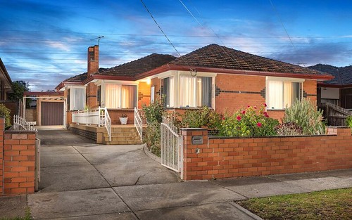 84 Tunaley Pde, Reservoir VIC 3073
