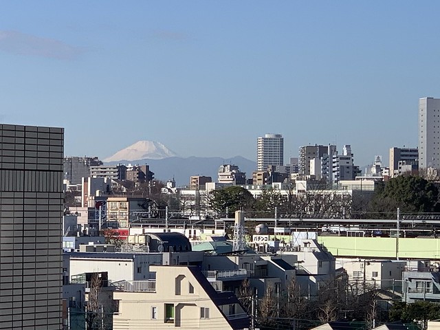 今日もすっきりとした冬晴れですね。富士山...