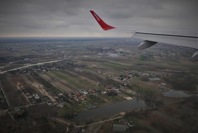 Approaching Warsaw<br/>© <a href="https://flickr.com/people/94059613@N00" target="_blank" rel="nofollow">94059613@N00</a> (<a href="https://flickr.com/photo.gne?id=46616589925" target="_blank" rel="nofollow">Flickr</a>)