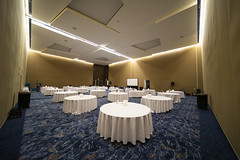 0218 Big, empty ballroom with tables