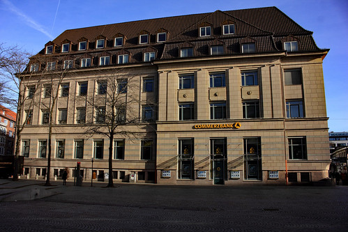 Bankgebäude (02) • <a style="font-size:0.8em;" href="http://www.flickr.com/photos/69570948@N04/46240232995/" target="_blank">Auf Flickr ansehen</a>