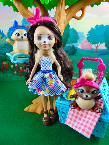 enchantimals paws for a picnic doll set